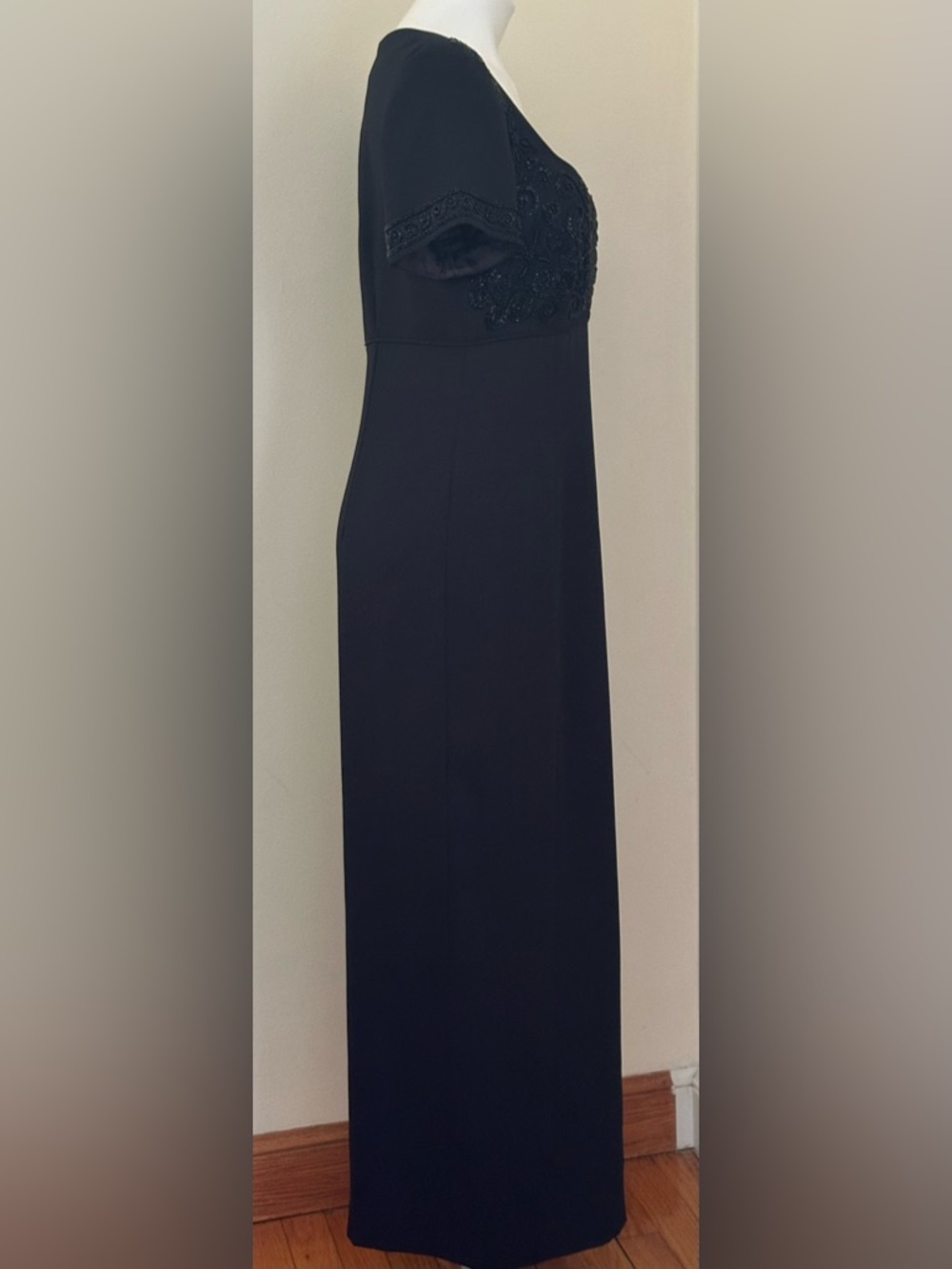 LIZ CLAIBORNE NIGHT Black Beaded Short-Sleeve Heart Shape Evening Gown Sz 12 - Picture 2 of 16